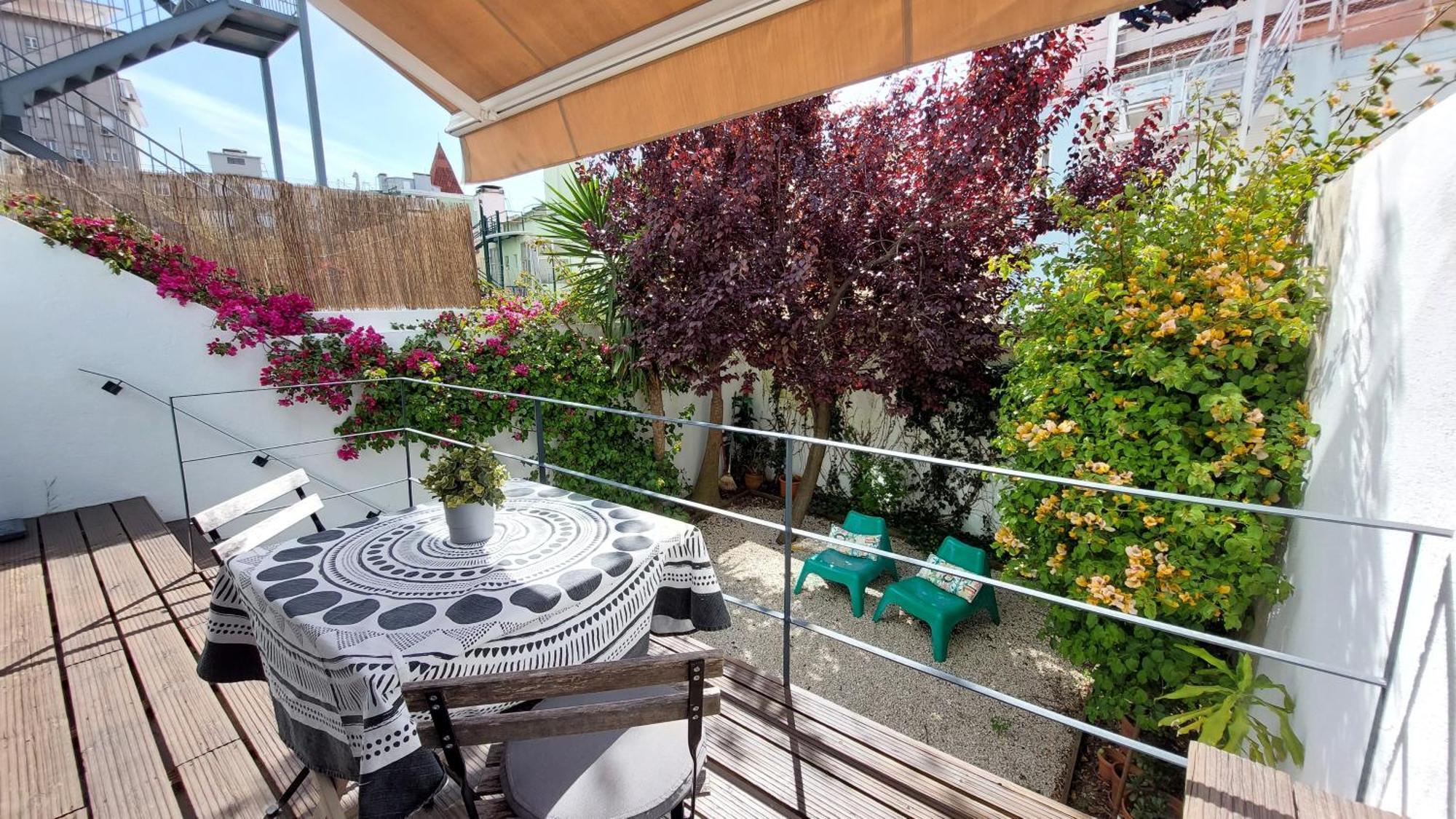 Apartment With Private Garden - Central Location リスボン エクステリア 写真